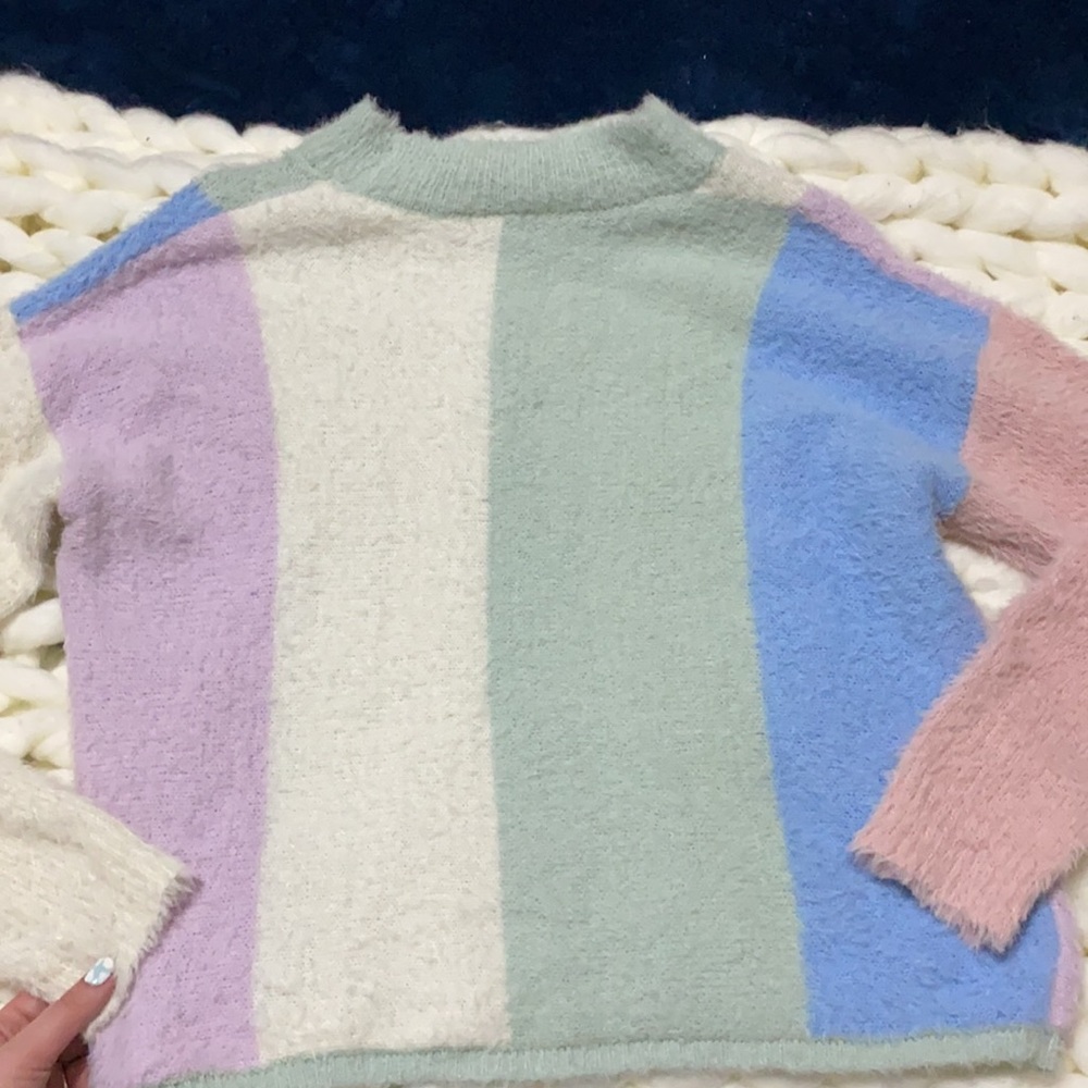 Fun Spring Sweater! - Picture 6 of 6